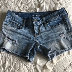 American Eagle light wash denim shorts